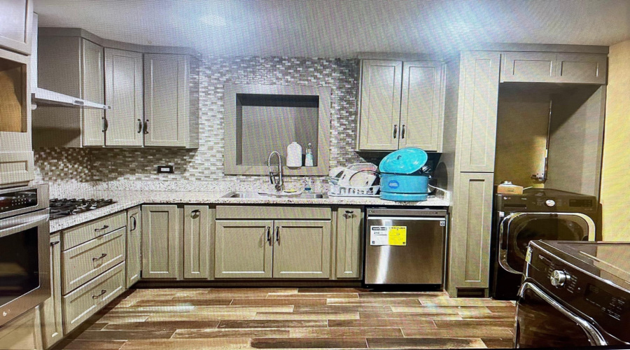 4416 Flores Ave, Laredo, Texas 78041, 7 Bedrooms Bedrooms, 10 Rooms Rooms,3 BathroomsBathrooms,Residential,For Sale,4416 Flores Ave,20260704