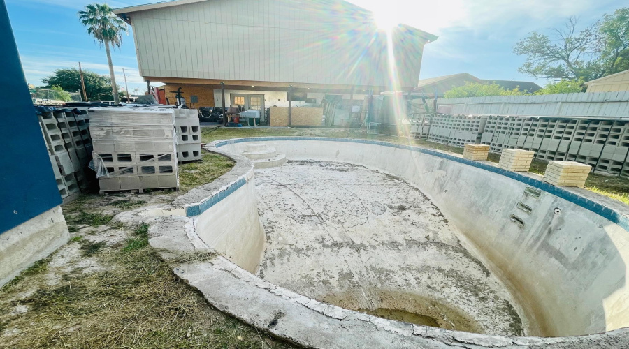 4416 Flores Ave, Laredo, Texas 78041, 7 Bedrooms Bedrooms, 10 Rooms Rooms,3 BathroomsBathrooms,Residential,For Sale,4416 Flores Ave,20260704