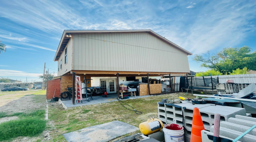 4416 Flores Ave, Laredo, Texas 78041, 7 Bedrooms Bedrooms, 10 Rooms Rooms,3 BathroomsBathrooms,Residential,For Sale,4416 Flores Ave,20260704