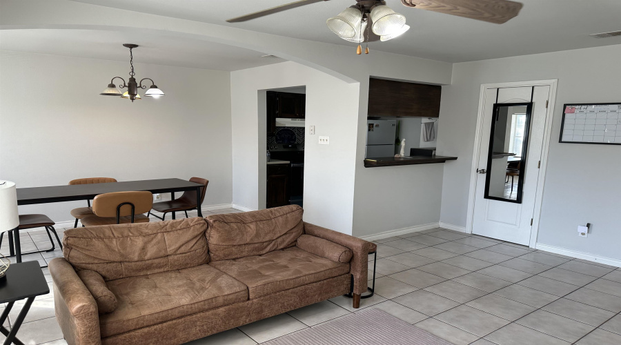 207 Martingale Ln, Laredo, Texas 78041, 2 Bedrooms Bedrooms, 5 Rooms Rooms,2 BathroomsBathrooms,Residential,For Sale,207 Martingale Ln,20260706