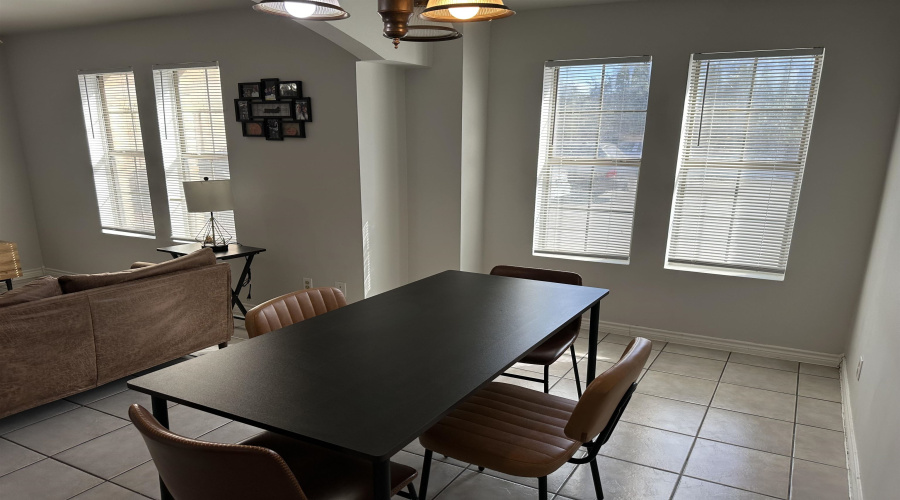 207 Martingale Ln, Laredo, Texas 78041, 2 Bedrooms Bedrooms, 5 Rooms Rooms,2 BathroomsBathrooms,Residential,For Sale,207 Martingale Ln,20260706