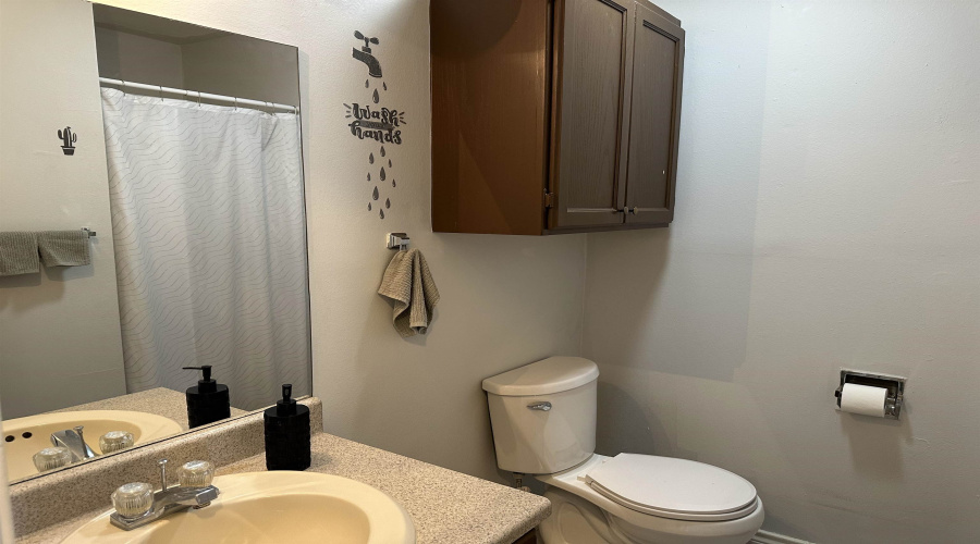 207 Martingale Ln, Laredo, Texas 78041, 2 Bedrooms Bedrooms, 5 Rooms Rooms,2 BathroomsBathrooms,Residential,For Sale,207 Martingale Ln,20260706