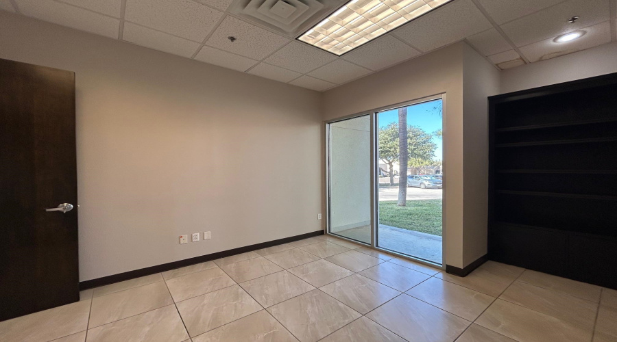 6909 Springfield Ave, Laredo, Texas 78041, 1 Room Rooms,1 BathroomBathrooms,Commercial retail/office,For Rent,6909 Springfield Ave,20260717