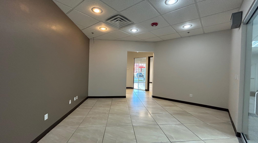 6909 Springfield Ave, Laredo, Texas 78041, 1 Room Rooms,1 BathroomBathrooms,Commercial retail/office,For Rent,6909 Springfield Ave,20260717