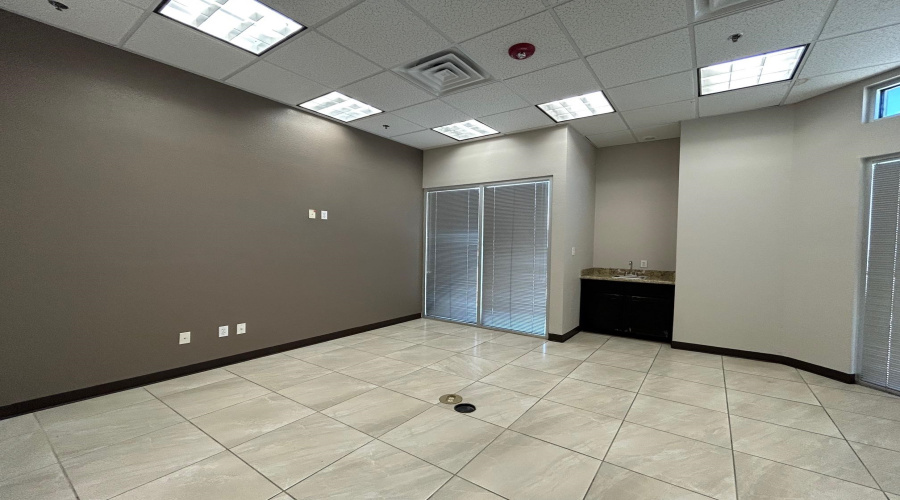 6909 Springfield Ave, Laredo, Texas 78041, 1 Room Rooms,1 BathroomBathrooms,Commercial retail/office,For Rent,6909 Springfield Ave,20260717