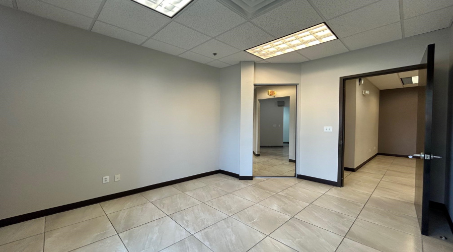 6909 Springfield Ave, Laredo, Texas 78041, 1 Room Rooms,1 BathroomBathrooms,Commercial retail/office,For Rent,6909 Springfield Ave,20260717