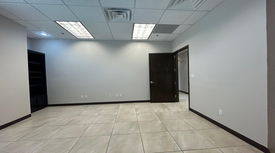 6909 Springfield Ave, Laredo, Texas 78041, 1 Room Rooms,1 BathroomBathrooms,Commercial retail/office,For Rent,6909 Springfield Ave,20260717