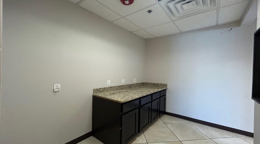 6909 Springfield Ave, Laredo, Texas 78041, 1 Room Rooms,1 BathroomBathrooms,Commercial retail/office,For Rent,6909 Springfield Ave,20260717