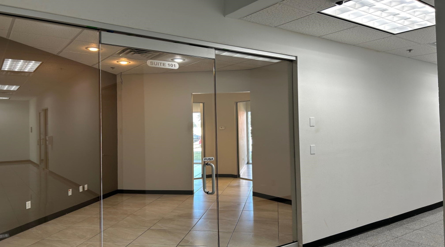 6909 Springfield Ave, Laredo, Texas 78041, 1 Room Rooms,1 BathroomBathrooms,Commercial retail/office,For Rent,6909 Springfield Ave,20260717