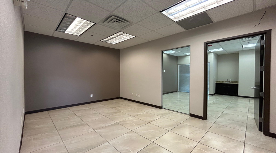 6909 Springfield Ave, Laredo, Texas 78041, 1 Room Rooms,1 BathroomBathrooms,Commercial retail/office,For Rent,6909 Springfield Ave,20260717