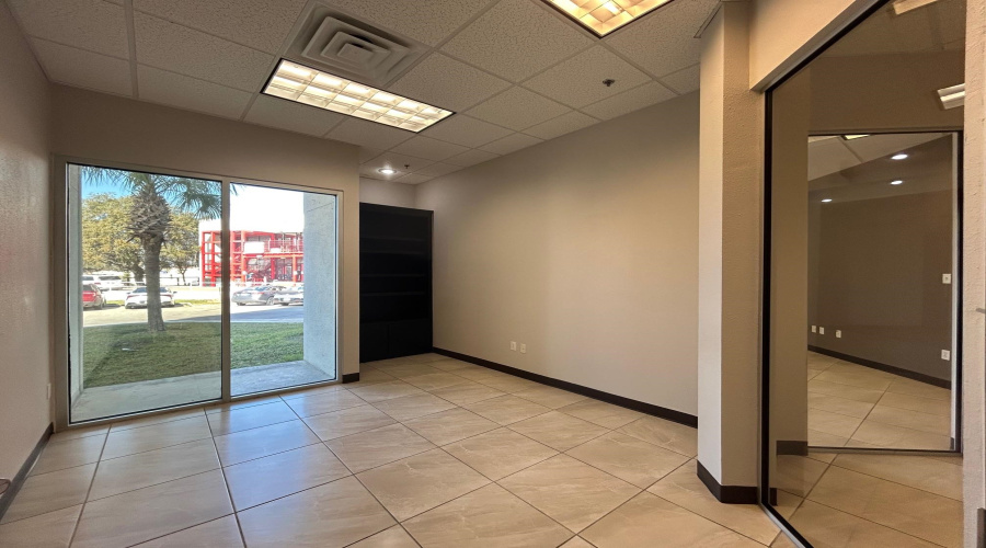 6909 Springfield Ave, Laredo, Texas 78041, 1 Room Rooms,1 BathroomBathrooms,Commercial retail/office,For Rent,6909 Springfield Ave,20260717