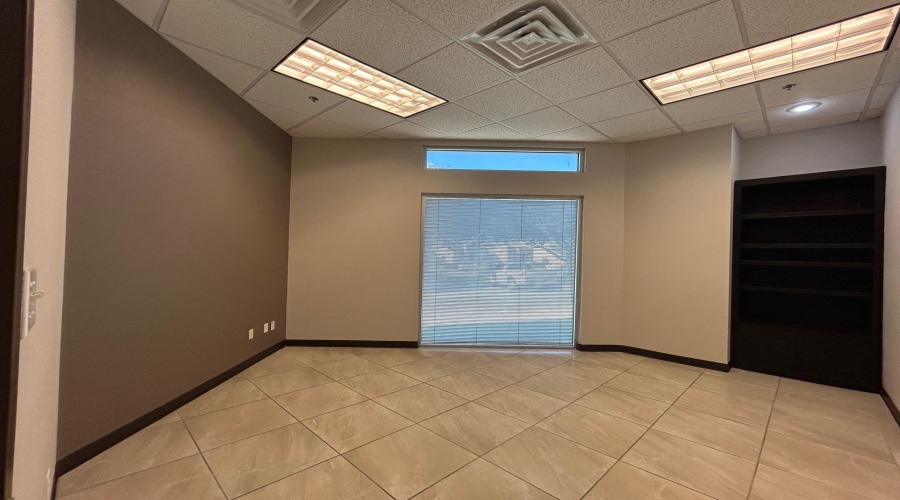 6909 Springfield Ave, Laredo, Texas 78041, 1 Room Rooms,1 BathroomBathrooms,Commercial retail/office,For Rent,6909 Springfield Ave,20260717