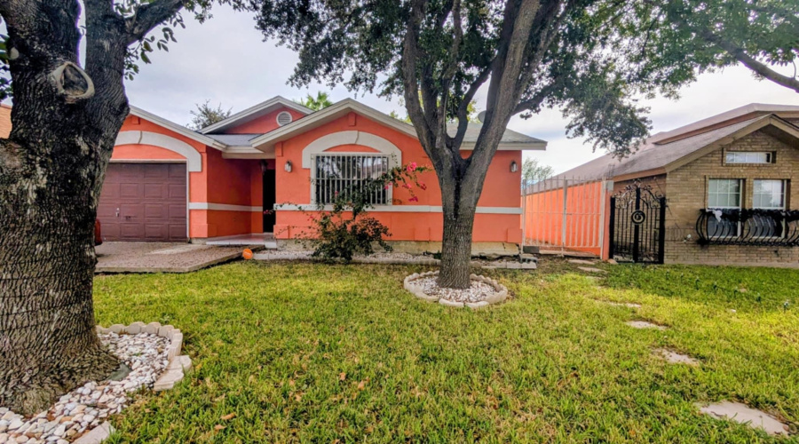 105 Tamarack Lp, Laredo, Texas 78045, 3 Bedrooms Bedrooms, 5 Rooms Rooms,2 BathroomsBathrooms,Residential,For Sale,105 Tamarack Lp,20260716