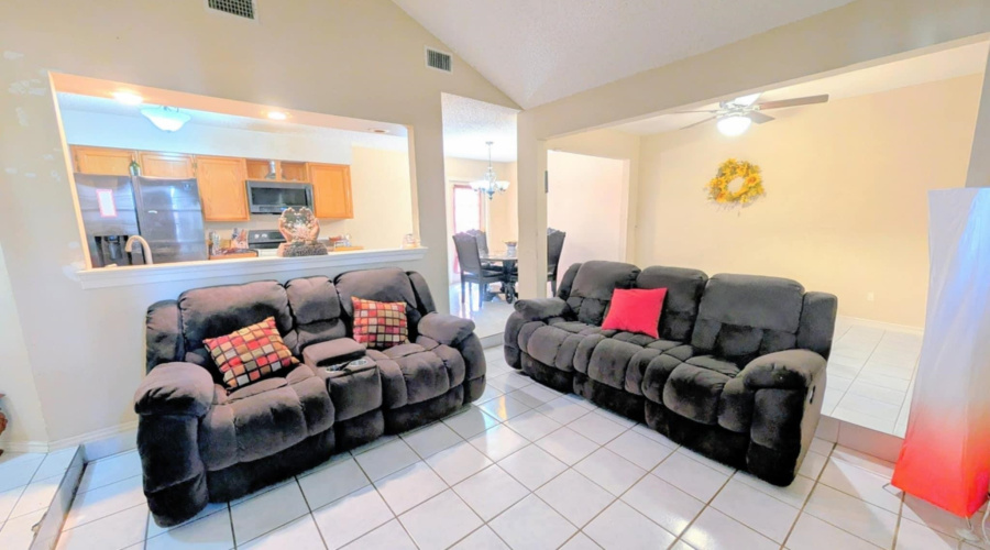 105 Tamarack Lp, Laredo, Texas 78045, 3 Bedrooms Bedrooms, 5 Rooms Rooms,2 BathroomsBathrooms,Residential,For Sale,105 Tamarack Lp,20260716