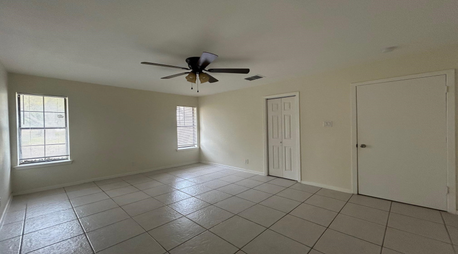 344 Dakota St S, Laredo, Texas 78041, 3 Bedrooms Bedrooms, 5 Rooms Rooms,2 BathroomsBathrooms,Residential,For Rent,344 Dakota St S,20260718