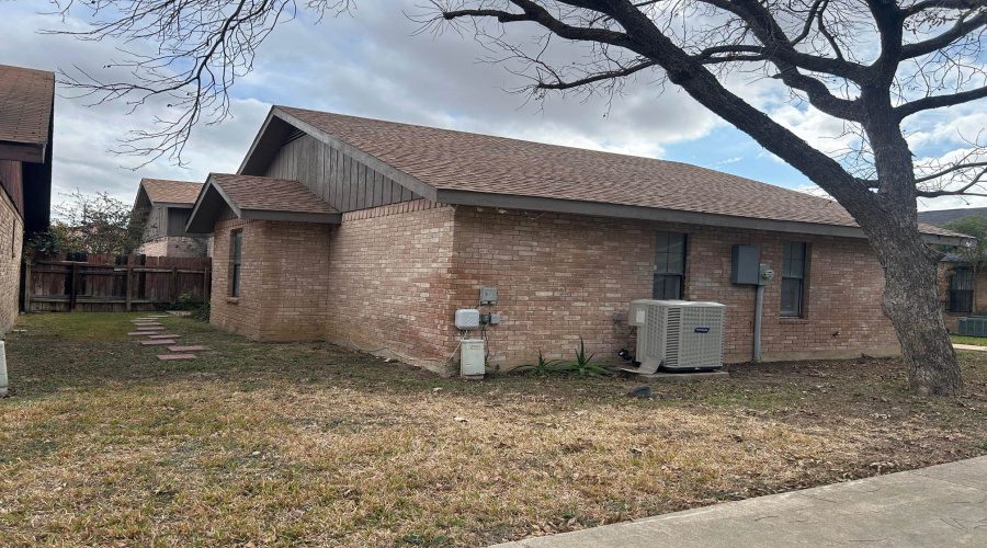 344 Dakota St S, Laredo, Texas 78041, 3 Bedrooms Bedrooms, 5 Rooms Rooms,2 BathroomsBathrooms,Residential,For Rent,344 Dakota St S,20260718