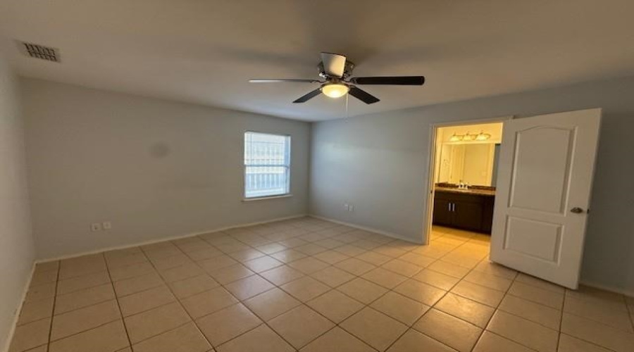 811 Bartolome Ln, Laredo, Texas 78043-5184, 3 Bedrooms Bedrooms, 5 Rooms Rooms,2 BathroomsBathrooms,Residential,For Rent,811 Bartolome Ln,20260719