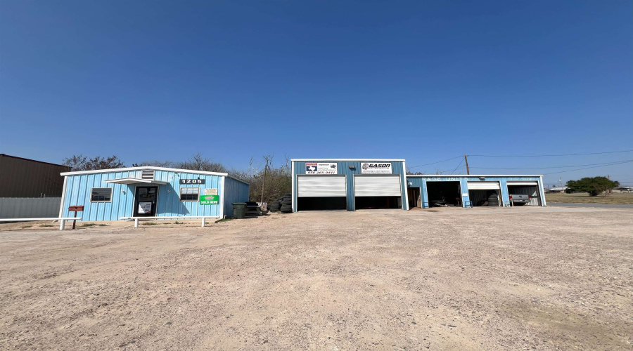 1205 TX State Hwy 16, Zapata, Texas 78076, 1 Bedroom Bedrooms, ,2 BathroomsBathrooms,Commercial/industrial,For Sale,1205 TX State Hwy 16,20260725