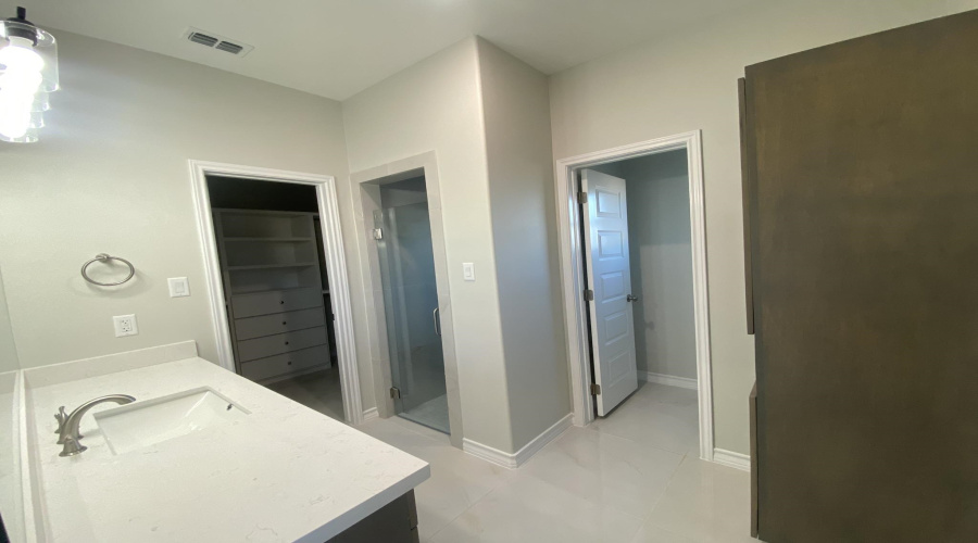 1429 Los Estribos Dr., LAREDO, Texas 78040, 3 Bedrooms Bedrooms, 4 Rooms Rooms,2 BathroomsBathrooms,Residential,For Sale,1429 Los Estribos Dr.,20260723