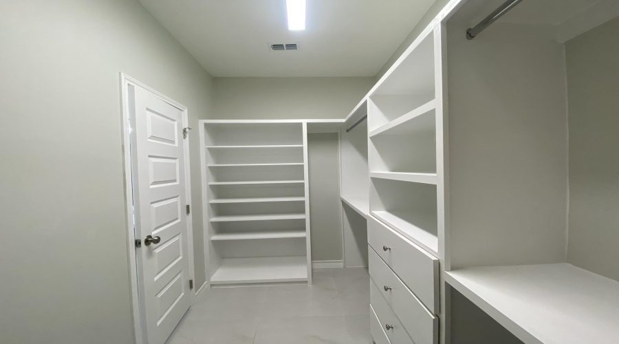 1429 Los Estribos Dr., LAREDO, Texas 78040, 3 Bedrooms Bedrooms, 4 Rooms Rooms,2 BathroomsBathrooms,Residential,For Sale,1429 Los Estribos Dr.,20260723