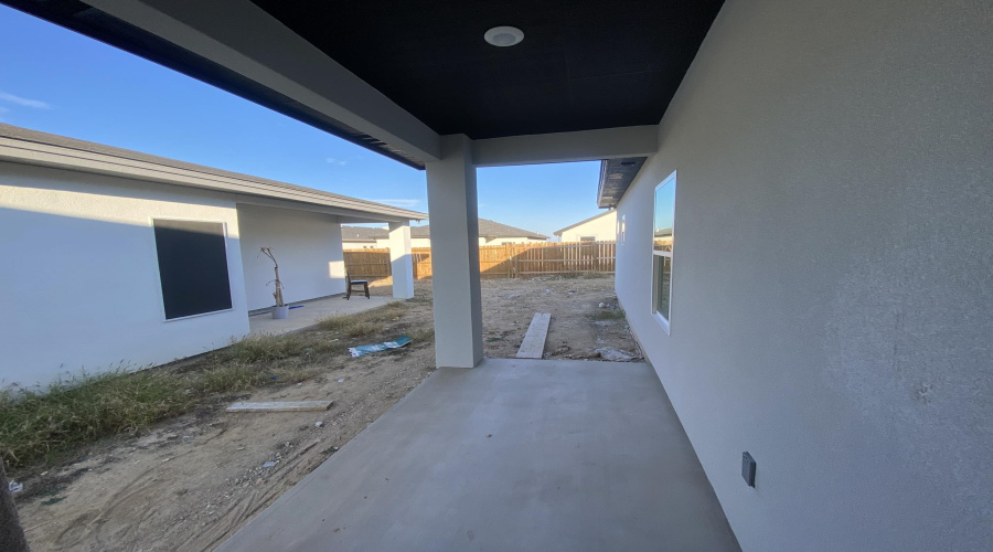 1429 Los Estribos Dr., LAREDO, Texas 78040, 3 Bedrooms Bedrooms, 4 Rooms Rooms,2 BathroomsBathrooms,Residential,For Sale,1429 Los Estribos Dr.,20260723