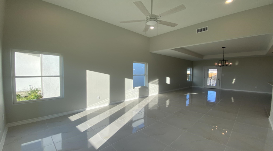 1429 Los Estribos Dr., LAREDO, Texas 78040, 3 Bedrooms Bedrooms, 4 Rooms Rooms,2 BathroomsBathrooms,Residential,For Sale,1429 Los Estribos Dr.,20260723