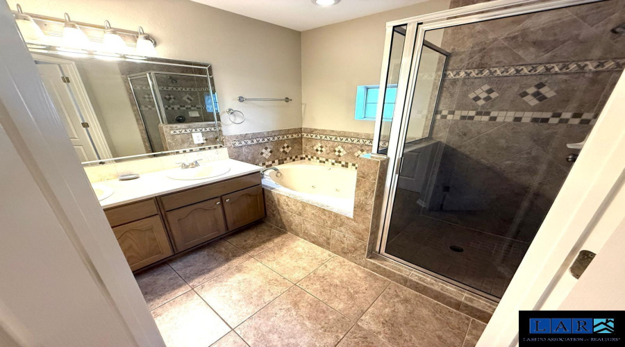 9310 Albany Dr, Laredo, Texas 78045-0000, 3 Bedrooms Bedrooms, 6 Rooms Rooms,2 BathroomsBathrooms,Residential,For Rent,9310 Albany Dr,20260724