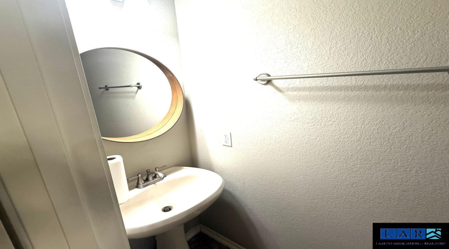 9310 Albany Dr, Laredo, Texas 78045-0000, 3 Bedrooms Bedrooms, 6 Rooms Rooms,2 BathroomsBathrooms,Residential,For Rent,9310 Albany Dr,20260724