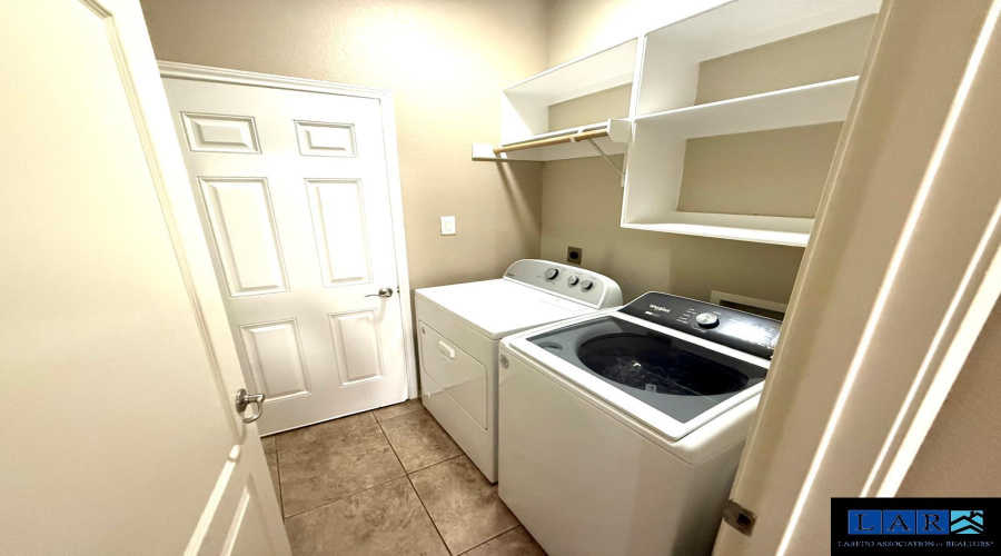 9310 Albany Dr, Laredo, Texas 78045-0000, 3 Bedrooms Bedrooms, 6 Rooms Rooms,2 BathroomsBathrooms,Residential,For Rent,9310 Albany Dr,20260724