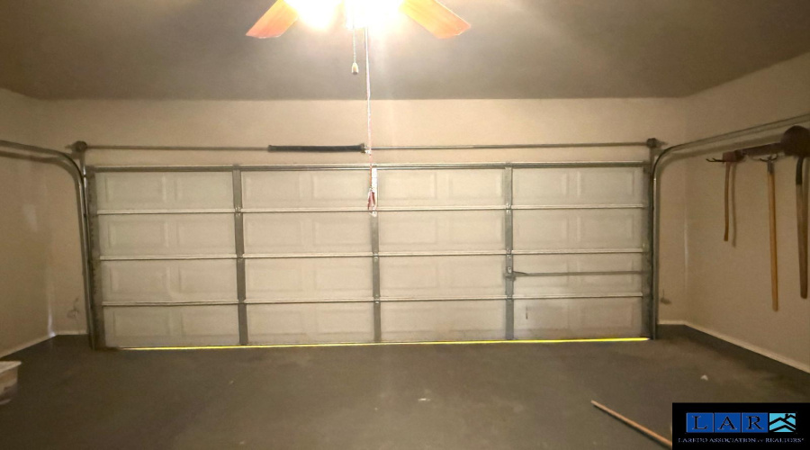 9310 Albany Dr, Laredo, Texas 78045-0000, 3 Bedrooms Bedrooms, 6 Rooms Rooms,2 BathroomsBathrooms,Residential,For Rent,9310 Albany Dr,20260724