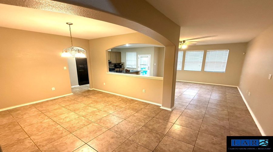 9310 Albany Dr, Laredo, Texas 78045-0000, 3 Bedrooms Bedrooms, 6 Rooms Rooms,2 BathroomsBathrooms,Residential,For Rent,9310 Albany Dr,20260724