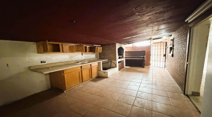 2119 Chacon St, Laredo, Texas 78043, 3 Bedrooms Bedrooms, 6 Rooms Rooms,2 BathroomsBathrooms,Residential,For Sale,2119 Chacon St,20260729