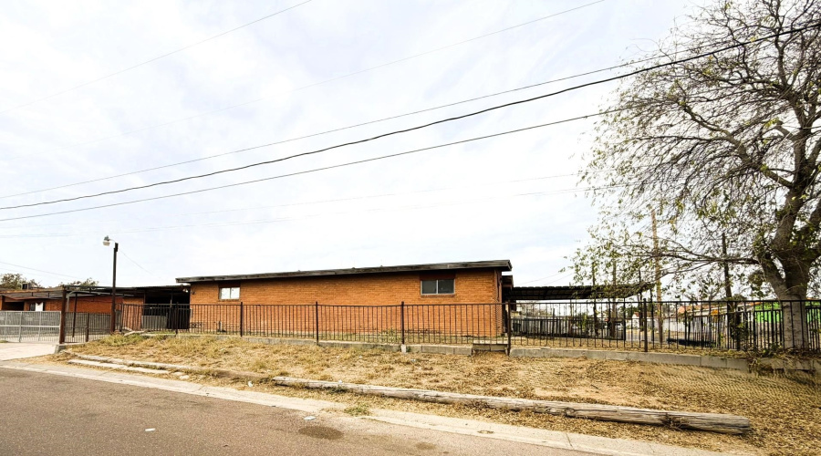 2119 Chacon St, Laredo, Texas 78043, 3 Bedrooms Bedrooms, 6 Rooms Rooms,2 BathroomsBathrooms,Residential,For Sale,2119 Chacon St,20260729