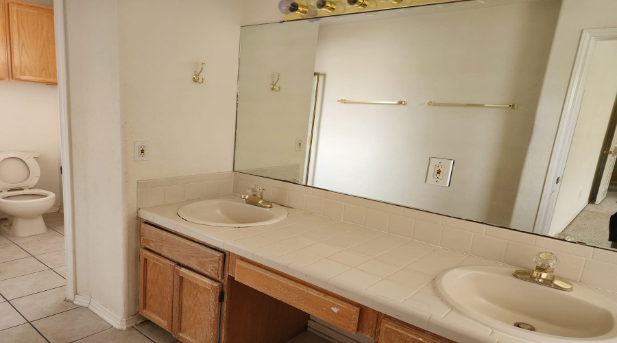 1604 Denmark Ln, Laredo, Texas 78045, 4 Bedrooms Bedrooms, 6 Rooms Rooms,2 BathroomsBathrooms,Residential,For Sale,1604 Denmark Ln,20260730