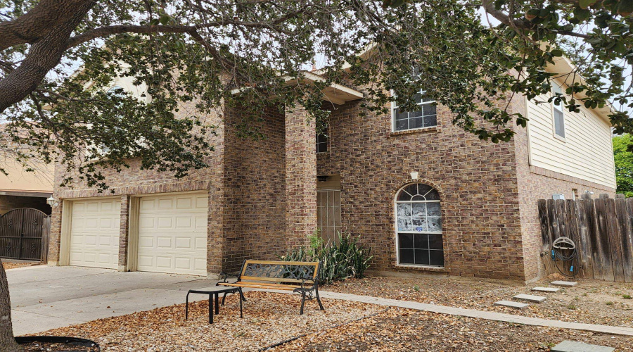 1604 Denmark Ln, Laredo, Texas 78045, 4 Bedrooms Bedrooms, 6 Rooms Rooms,2 BathroomsBathrooms,Residential,For Sale,1604 Denmark Ln,20260730