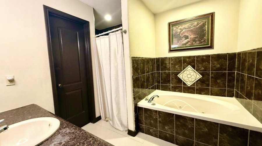 3519 Aguanieve Dr., Laredo, Texas 78046, 4 Bedrooms Bedrooms, 7 Rooms Rooms,2 BathroomsBathrooms,Residential,For Sale,3519 Aguanieve Dr.,20260731