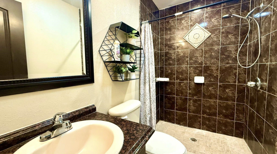 3519 Aguanieve Dr., Laredo, Texas 78046, 4 Bedrooms Bedrooms, 7 Rooms Rooms,2 BathroomsBathrooms,Residential,For Sale,3519 Aguanieve Dr.,20260731