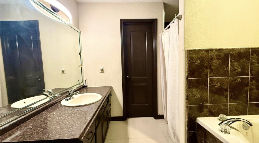 3519 Aguanieve Dr., Laredo, Texas 78046, 4 Bedrooms Bedrooms, 7 Rooms Rooms,2 BathroomsBathrooms,Residential,For Sale,3519 Aguanieve Dr.,20260731