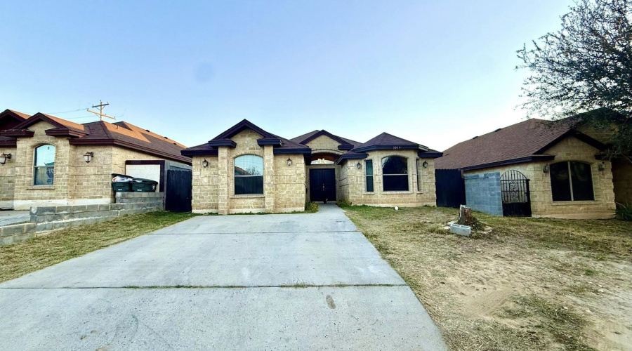 3519 Aguanieve Dr., Laredo, Texas 78046, 4 Bedrooms Bedrooms, 7 Rooms Rooms,2 BathroomsBathrooms,Residential,For Sale,3519 Aguanieve Dr.,20260731