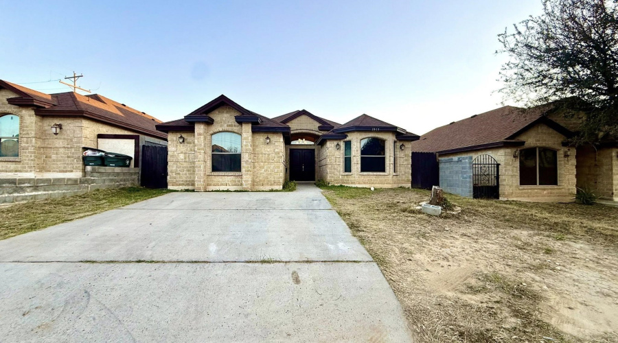 3519 Aguanieve Dr., Laredo, Texas 78046, 4 Bedrooms Bedrooms, 7 Rooms Rooms,2 BathroomsBathrooms,Residential,For Sale,3519 Aguanieve Dr.,20260731
