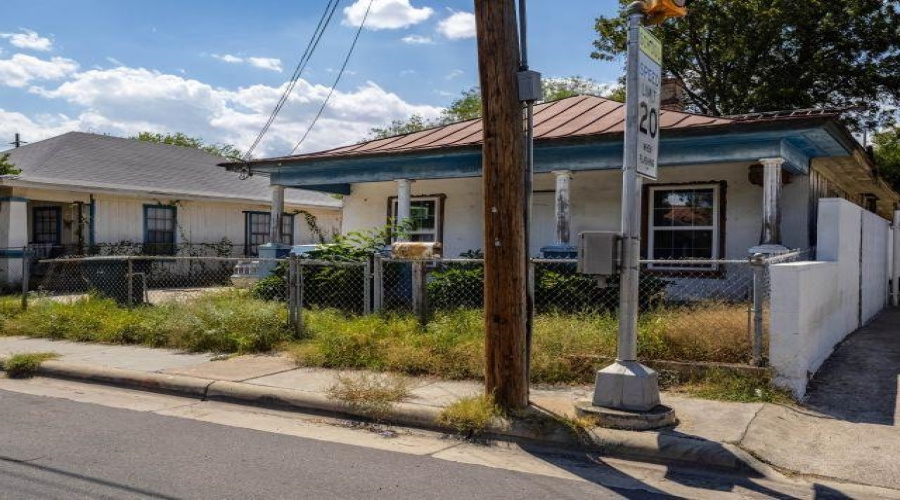 1610 Santa Maria Ave, Laredo, Texas 78040-3769, ,Residential,For Sale,1610 Santa Maria Ave,20260734