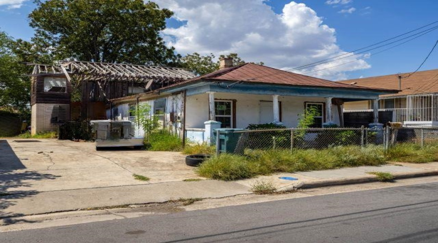 1610 Santa Maria Ave, Laredo, Texas 78040-3769, ,Residential,For Sale,1610 Santa Maria Ave,20260734