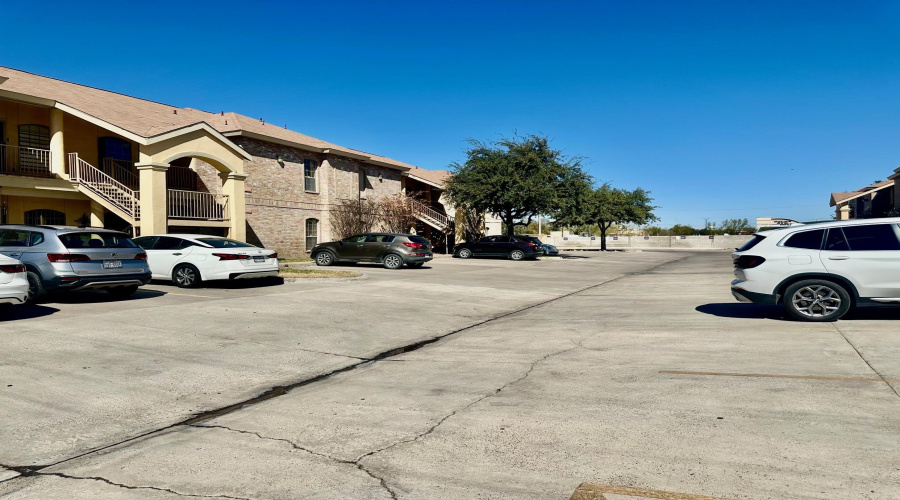 9903 Crystal Ct, Laredo, Texas 78045, 2 Bedrooms Bedrooms, 5 Rooms Rooms,2 BathroomsBathrooms,Residential,For Rent,9903 Crystal Ct,20260737