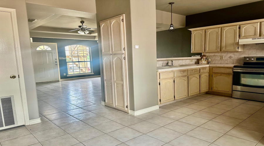 9903 Crystal Ct, Laredo, Texas 78045, 2 Bedrooms Bedrooms, 5 Rooms Rooms,2 BathroomsBathrooms,Residential,For Rent,9903 Crystal Ct,20260737