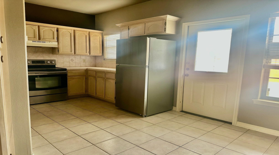 9903 Crystal Ct, Laredo, Texas 78045, 2 Bedrooms Bedrooms, 5 Rooms Rooms,2 BathroomsBathrooms,Residential,For Rent,9903 Crystal Ct,20260737
