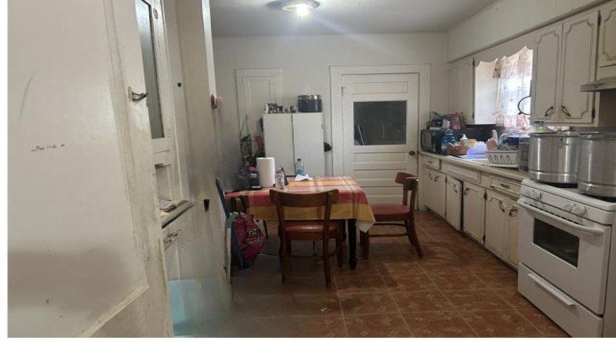 1519 Mier St, Laredo, Texas 78040-8742, 3 Bedrooms Bedrooms, 7 Rooms Rooms,2 BathroomsBathrooms,Residential,For Sale,1519 Mier St,20260739