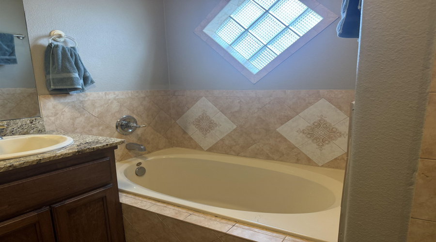 8710 Gentlewind Crt, Laredo, Texas 78045, 3 Bedrooms Bedrooms, 6 Rooms Rooms,2 BathroomsBathrooms,Residential,For Sale,8710 Gentlewind Crt,20254360