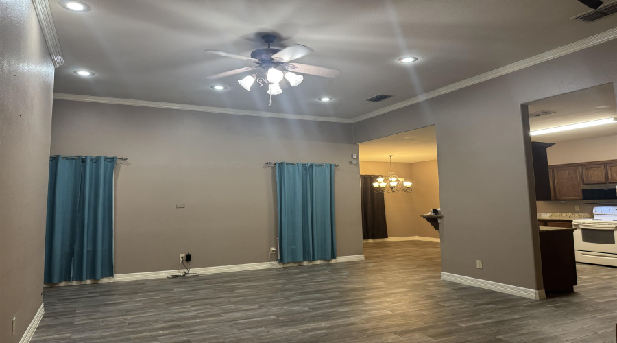 8710 Gentlewind Crt, Laredo, Texas 78045, 3 Bedrooms Bedrooms, 6 Rooms Rooms,2 BathroomsBathrooms,Residential,For Sale,8710 Gentlewind Crt,20254360