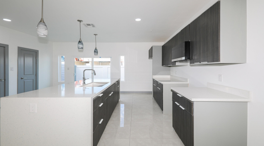 1011 Emerald Valley Dr., Laredo, Texas 78043, 3 Bedrooms Bedrooms, 6 Rooms Rooms,2 BathroomsBathrooms,Residential,For Sale,1011 Emerald Valley Dr.,20260742