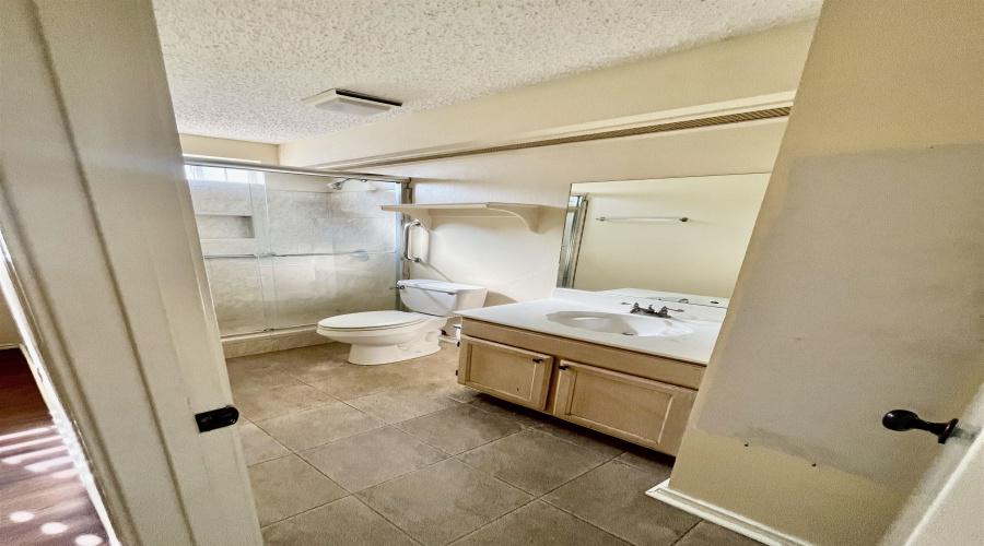 1205 International Blvd, Laredo, Texas 78045, 2 Bedrooms Bedrooms, 5 Rooms Rooms,2 BathroomsBathrooms,Residential,For Rent,1205 International Blvd,20260743